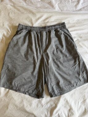 lululemon Men's Heather Gray Pace Breaker Short with Limited Edition Aloha Tag